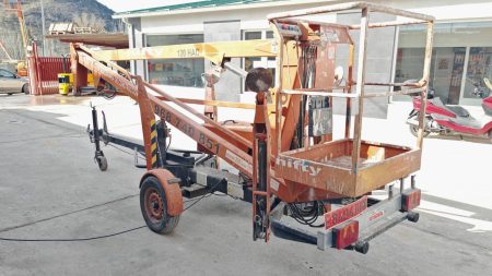 PLATAFORMA ELEVADORA REMOLCABLE