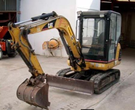 MINI EXCAVADORA CATERPILLAR