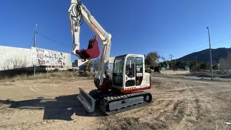 EXCAVADORA TAKEUCHI TB175